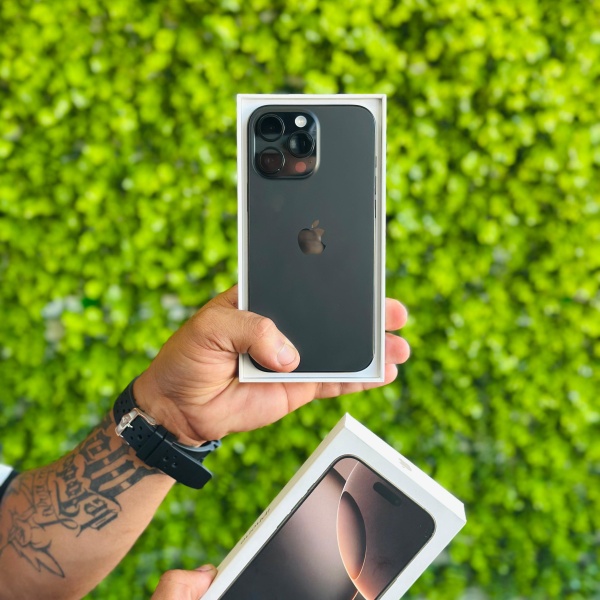 IPHONE 16 PRO MAX ( BLACK PIANO)